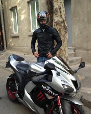 Giga Chikadze Instagram - 10 years ago, I was racing on Ninja with Monster stickers on it,
Today I am the NINJA powered  by @monsterenergy 
🥷🏻🏍️