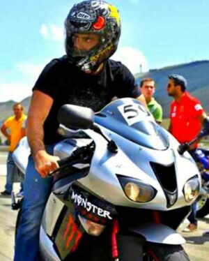 Giga Chikadze Instagram - 10 years ago, I was racing on Ninja with Monster stickers on it,
Today I am the NINJA powered  by @monsterenergy 
🥷🏻🏍️