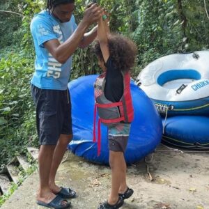 Gilbert Burns Instagram - Quality time with the family ❤️ 🇯🇲 
- 
Recarregando as energias com a família! ❤️🇯🇲