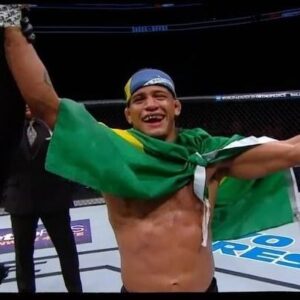 Gilbert Burns Instagram - Ups and downs but we got to keep working! 
-
Altos e baixos mas, mantemos o trabalho! 
-
📷 @justanedit1