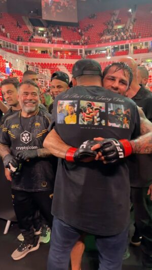 Gilbert Burns Instagram - #ufc301 #andstill @pantoja_oficial #Thechamp