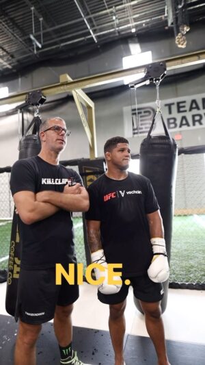 Gilbert Burns Instagram - 🔥MONDAY MOTIVATION🔥

Which teammate is your favorite coach?

On this training sessions, partners play an important role in talent development as they influence each other by sharing experiences and techniques.

🎥 @alexweinraub

#KillCliffFC #KCFC #ThatGym #FloridaMMA #MMAFighter #MMAFighters #Sparring