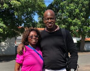 Gilberto Mendes Instagram - Quem ama, cuida❤️. Abençoados aqueles que têm o privilégio de ter a sua mãe presente. Cuidem, valorizem e respeitem. Acima de tudo: aproveitem ao máximo a existência delas!!! Não poupem, nem um pouco, todo o vosso amor🙏.