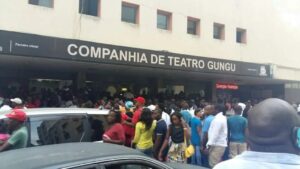 Gilberto Mendes Instagram - 🎭AMOR DE FAMÍLIA!
⏰18h30
📍Cine-Teatro Gilberto Mendes
⛔️HOJE É A ÚLTIMA EXIBIÇÃO DA PEÇA⛔️