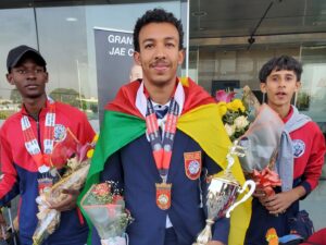 Gilberto Mendes Instagram - Assim foi a recepção de alguns dos nossos campeões mundiais de Tang Soo Do🏆. 

Esta sexta-feira(19), chega a outra parte da delegação nacional. Viva o Desporto Moçambicano🥳🇲🇿!!!