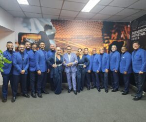 Gilberto Santa Rosa Instagram - ¡La tribu completa!
Esta semana “Auténtico” Tour llega a Perú!!!
#caminalo #autenticotour #gsrautentico