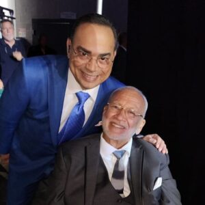 Gilberto Santa Rosa Instagram - Así celebramos anoche los 100 del maestro @willierosario6 !¡Gracias a todos por hacer de Rosario el Centenario mas feliz!
#caminalo #gsrautentico #los100dewillierosario