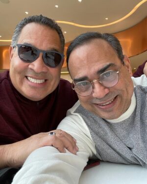 Gilberto Santa Rosa Instagram - La amistad es una cosa y la hermandad es otra... 
Mi Hermano @titonievesoficial celebra su cumpleaños hoy y yo le deseo larga vida, salud, amor y mucha música!!!Camínalo que queda Tito pa’ larrrrrgoooo!!! 
#caminalo #gsrautenrico