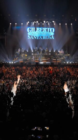 Gilberto Santa Rosa Instagram - Anoche tuvimos una noche mágica en Movistar Arena, Chile... ¡Gracias por acompañarnos! Que noche!!!
#caminalo #autenticotour #gsrautentico