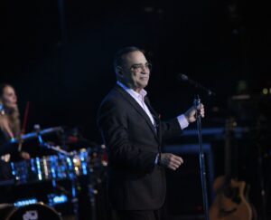 Gilberto Santa Rosa Instagram - Mi gente de Bogotá nos vemos mañana para disfrutar de este “Auténtico” Tour juntos!!!
#caminalo #autenticotour #gsrautentico