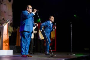 Gilberto Santa Rosa Instagram - Así celebramos anoche los 100 del maestro @willierosario6 !¡Gracias a todos por hacer de Rosario el Centenario mas feliz!
#caminalo #gsrautentico #los100dewillierosario