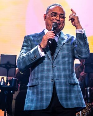 Gilberto Santa Rosa Instagram - Mi gente de Chile nos vemos en pocos días!!!!
Los espero este sábado 9 de marzo para que disfrutemos juntos de este “Auténtico” Tour!!!
#caminalo #gsrautentico #autenticotour