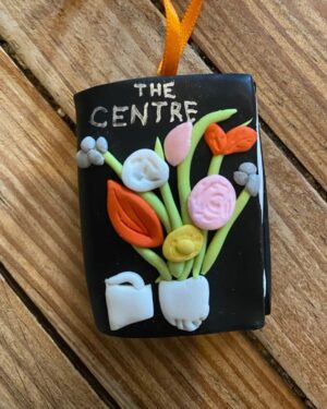 Gillian Flynn Instagram - I love this book, I love this cover, and I LOVE this piece from @tinyclaybooks!

@zandoprojects #ayeshamanazirsiddiqi #gillianflynnbooks