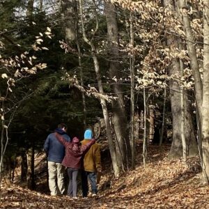 Gillian Flynn Instagram - As the saying goes: “Families that birdwatch together schmirdwatch together!"

Happy Great Backyard Bird Count (#GBBC) weekend and thanks to our friends at @fernwood.botanical Garden!

@audubonsociety @birds.canada @CornellBirds