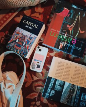 Gina S. Noer Instagram - Berkunjung ke @bukuakik & @rumahkata.library 💖
Baca buku, beli buku (and merch!), dan Arctic Monkeys non stop. Tentu hati kami berbahagia 🫶🏼