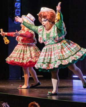 Ginger Minj Instagram - We are just one week away from Winter Wonderland at @chsmusichall! Tickets are only $20 and it’s my ONLY holiday show of the year! So don’t be a grinch and get those tickets before they melt away! #holiday #christmas #livetheatre