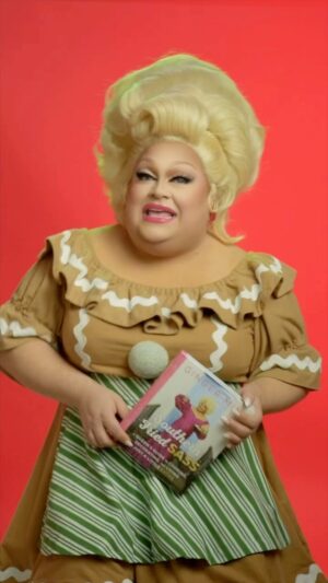 Ginger Minj Instagram - HEY, YOU! You want some free shtuff for the #holidays doncha?! Starting TOMORROW and going every Thursday for the next three weeks we’re holding a fun little #contest and we want YOU to play! Spread the word, post your entry to #southernfriedholidays and get your grub on! Click the link in my bio to get YOUR copy of Southern Fried Sass and cook along with me!
#food #foodie #christmas #cooking #baking #rupaulsdragrace