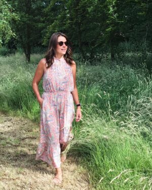 Ginny Buckley Instagram - I’ll be popping up on your TV later today chatting to some rather tall people and exploring some beautiful homes in the Chilterns - @bbcone at 3pm. 

See you there! 📺🎥

#escapetothecountry #countrylife #countryliving #bbc #presenterlife #rowingworld #henleyregatta #filmmaking 

.
.
.
.
.
.
.
.
.
.
.
.
.
.
.
#countryside #countryhome #countryhouse #househunting #househunters #englishcountrygarden #englishhome #countrylifestyle #housebeautiful #househunting #househunters