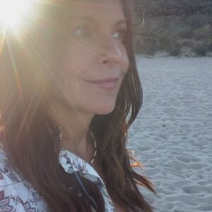 Ginny Buckley Instagram - Escaped to the coast! Summer has finally arrived just in time for a glorious few days in Wales ❤️🏴󠁧󠁢󠁷󠁬󠁳󠁿💚

#escapetothecountry #countrylife #countryliving #filmcrew #filmmaking #goldenhour 

.
.
.
.
#countryside #countryhome #countrystyle #countryhouse #countrycottage #welshcoast #wales #walesadventure #tenby #tenbybeach #ootd #ootd #whatiwore #summerstyle #summerdress #beachlife #beachvibes #beachphotography #rwwomen