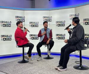 Gino Costa Instagram - ¡Qué honor! ❤️ Junto a mi @pollocampos fuimos invitados a un maravilloso espacio de radio @adnchile “Orgullo en tu ADN” hecho por los valientes y atrevidos @mr_blackpants y @cuchurrumbita donde tuvimos una rica conversa de amor, historia, experiencias de vida y, por sobretodo, mucho orgullo de ser quienes somos libres y felices 🏳️‍🌈

Desde este lunes en todas las plataformas de radio @adnchile