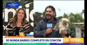 Gino Costa Instagram - 🩵❤️ En tiempos tan difíciles como los que se viven hoy 🌧️ ☔️ no puedo dejar de lado momentos como éste. 
Este pequeñín me acompañó en todo el reporteo, me guió al aire y en comerciales me regaloneó. 
Cuídenlos siempre, más aún ahora 🩵