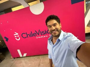 Gino Costa Instagram - Y llegó el día 🙌 // Nuevo año y nueva casa 💥 // Nos vemos hoy y todas las mañanas en @chilevision @contigochv