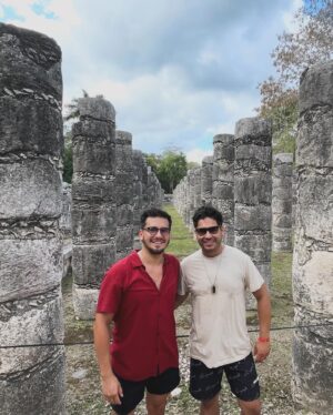 Gino Costa Instagram - Estar contigo es una fiesta! Tantas risas, historias, hermosas conversaciones, bailes… un verdadero carnaval lleno de cariño…
Contigo a todas!
Feliz cumple mi Carpincho @pollocampos 🩵 te admiro y amo