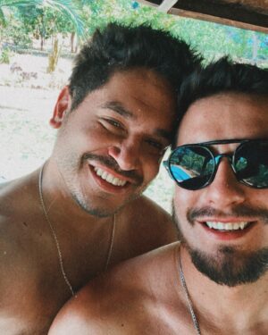 Gino Costa Instagram - Estar contigo es una fiesta! Tantas risas, historias, hermosas conversaciones, bailes… un verdadero carnaval lleno de cariño…
Contigo a todas!
Feliz cumple mi Carpincho @pollocampos 🩵 te admiro y amo