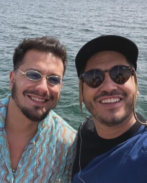 Gino Costa Instagram - Estar contigo es una fiesta! Tantas risas, historias, hermosas conversaciones, bailes… un verdadero carnaval lleno de cariño…
Contigo a todas!
Feliz cumple mi Carpincho @pollocampos 🩵 te admiro y amo