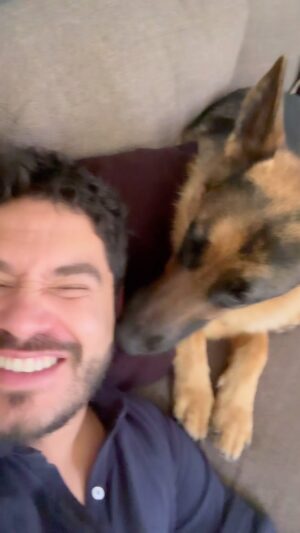 Gino Costa Instagram - Y hoy le toca a ella 🩵 mi Lorenza, loca, revoltosa, conversadora, sociable, curiosa… una niña encantadora! Te amamos Lolo 🥰
