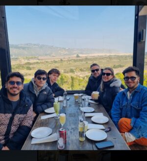 Gino Costa Instagram - Finde 🩵🙌
Recargando energías 💪
📸 1: un relax captado por @pollocampos 
📸 2: 🩵
📸 3: cumple @natalicg1307 🎉 
📸 4: Tunquén   yo
