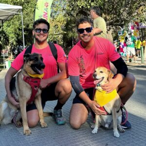 Gino Costa Instagram - Corrida familiar y canina 🐶 !! El mejor panorama para estos dos que lo dieron todo 🩵
