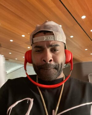 Ginuwine Instagram - Love you Qatar thanks for all the love Happy New Years to everyone let this New Year bring you love joy and happiness #wine