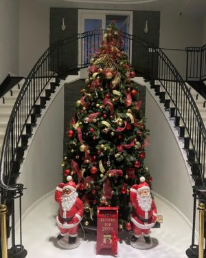 Ginuwine Instagram - We almost there but anyone who knows me knows I’m early always I love this time of year 15 feet  of tree love for Xmas 🎅