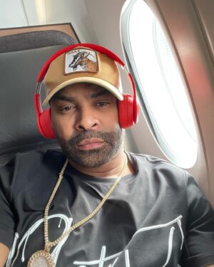 Ginuwine Instagram - Home time let’s start this new year off correct letsgoooo!!!!!! Forget the past think about the future and never let anyone hold you back don’t FOLD when a snake bites you, you must first extract the poison, get those who mean you no good out your life it’s a NEW YEAR DONT allow people to use you, you use you!!!! Your where you are because of your hard work #dontgetmestarted