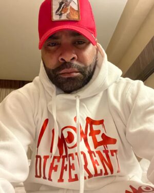 Ginuwine Instagram - Special shout out to Detroit !!!!!! Motor City Casino and Hotel y’all came out and showed me so much love i couldn’t help myself I teared up thank you so much I’m so grateful and I will be back soon happy holidays I love you all🍷shouts to clothing #imovedifferent #onedayyallwill