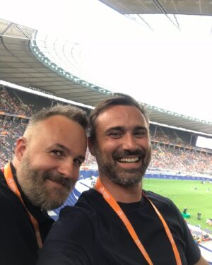 Giorgos Kapoutzidis Instagram - Ρώμη 2024
Μοναχο 2022
Βερολίνο 2018
Άμστερνταμ 2016
Ζυριχη 2014
Ελσινκι 2012
Οι καθιερωμένες selfies των ευρωπαϊκών πρωταθλημάτων στίβου!
Πάντα με την ελληνική σημαία
μας, δίπλα στην Εθνική μας!
🇬🇷🇬🇷🇬🇷#teamhellas 
Καλή επιτυχία Ελλάδα!
#europeanchampionships #athletics #teamgreece #roma2024 @sportsfeedgr