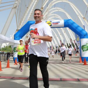 Giorgos Kapoutzidis Instagram - Αυλαία για το 8ο No Finish Line Athens, τον κορυφαίο αθλητικό φιλανθρωπικό αγώνα, τον οποίο κάθε χρόνο περιμένω με μεγάλη ανυπομονησία! Και φέτος μοιράστηκα τη χαρά της συμμετοχής με την καλύτερη ομάδα, αυτή της Lidl Ελλάς! Η @lidl_hellas, ως μεγάλος χορηγός της διοργάνωσης, στήριξε τους παράλληλους αγώνες Lidl Women Run 5K, καθώς και το Lidl Family Run, προσκαλώντας γυναίκες κάθε ηλικίας και αγωνιστικού επιπέδου, αλλά και οικογένειες να ενώσουν την αγάπη τους για τα παιδιά και το πάθος τους για τον αθλητισμό, στηρίζοντας την Ένωση Μαζί για το Παιδί @mazigiatopaidi για 3η συνεχή χρονιά!

Και κάπως έτσι, όλοι μαζί, καταρρίψαμε 7 ρεκόρ αγώνων με περισσότερα από 100.000 χιλιόμετρα προσφοράς και αγάπης, πετυχαίνοντας αύξηση της συνολικής δωρεάς προς το Μαζί για το Παιδί κατά 50%.

Αξέχαστη στιγμή για μένα, εκτός από το τρέξιμο με το #teamlidl, η απονομή μεταλλίων στις νικήτριες του Lidl Woman Run που ακόμα μία χρονιά ξεπέρασαν τον εαυτό τους. Μέσα από την καρδιά μου, θερμά συγχαρητήρια σε όλες!

 

Ραντεβού του χρόνου!

 

#lidlhellas #kaliteroavrio #nflathens #MaziGiaToPaidi @nflathens