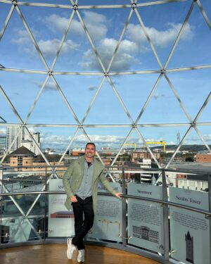 Giorgos Kapoutzidis Instagram - Finally…Belfast❤️ #belfast #northernireland  @sarto_luxury_tailoring @stefan_fashion