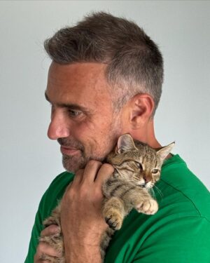 Giorgos Kapoutzidis Instagram - Profile pics! Η Lady Gaga κι εγώ! #aegina #ladygagathecat
Photo credit: @iconomidis_alexandros