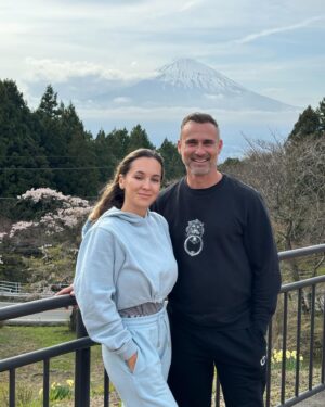 Giorgos Kapoutzidis Instagram - At Fuji mountain #japan🇯🇵 #fuji #61countriesandcounting 
Travel buddy @ellicox 
Wearing @5th.century.bc