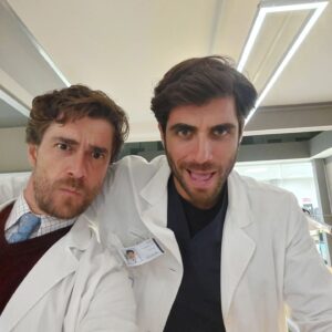 Giovanni Scifoni Instagram - Da gente così non mi farei curare manco un'unghia incarnita.
#doc3
#colleghichemirendonofelice
@docnelletuemani @matildegioli @pierpaolospollon @giacomogiorgioreal @elisadieusanio @marco__rossetti @sara_lazzaro @lauracravedi @petitewong