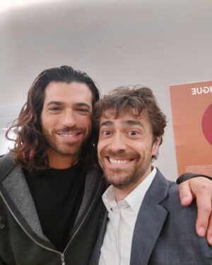 Giovanni Scifoni Instagram - E oggi finisce puranco Viola Come il Mare. Amici nuovi e gioia propulsiva.