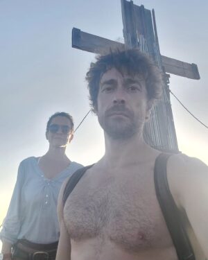 Giovanni Scifoni Instagram - E oggi finisce puranco Viola Come il Mare. Amici nuovi e gioia propulsiva.