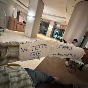 Giovanni Scifoni Instagram - E oggi finisce puranco Viola Come il Mare. Amici nuovi e gioia propulsiva.