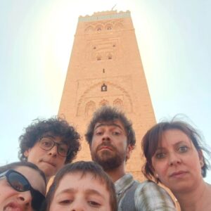 Giovanni Scifoni Instagram - Tre giorni a Marrakech. Così. Senza un perchè. Senza preavviso. Senza scatto alla risposta. Senza figli, s'era pensato, ma quelli poi s'accollano sempre.
@elisabetta.cobre