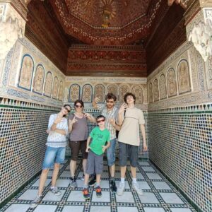 Giovanni Scifoni Instagram - Tre giorni a Marrakech. Così. Senza un perchè. Senza preavviso. Senza scatto alla risposta. Senza figli, s'era pensato, ma quelli poi s'accollano sempre.
@elisabetta.cobre
