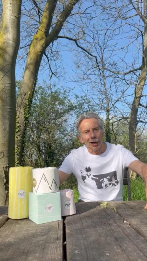 Giovanni Storti Instagram - Il Bambù, una validissima alternativa per smettere di buttare gli alberi nel cesso. 
Con @paffpaper puoi fare un semplice gesto per un futuro migliore.

Se può fa’!

#giovalovesnature #giovalovesnaturearoundtheworld #giovannistorti #giova #paffpaper #bambù #adv