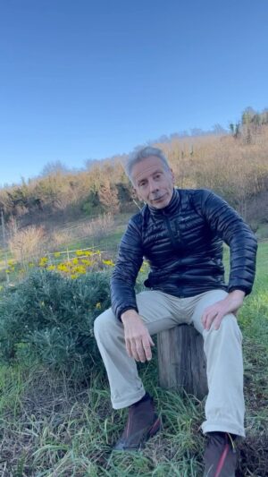 Giovanni Storti Instagram - Chi sosteniamo con il cibo che compriamo? Facciamoci questa domanda… 🤔

#giova #giovalovesnature #giovalovesnaturearoundtheworld #natura #amantidellanatura
