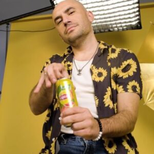 Giray Altınok Instagram - Ölümlü Dünya 2 bugün itibariyle vizyonda!
Tüm aksiyonun ortasında bir parça serinlik iyi gelir:)
Herkese iyi 
@liptoniceteatr